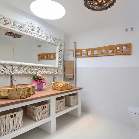 Downwind Villa, Pool, Parking, Fibre