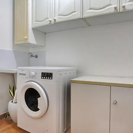 Semesterbostad Downwind Villa, Pool, Parking, Fibre *