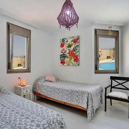 Semesterbostad Downwind Villa, Pool, Parking, Fibre