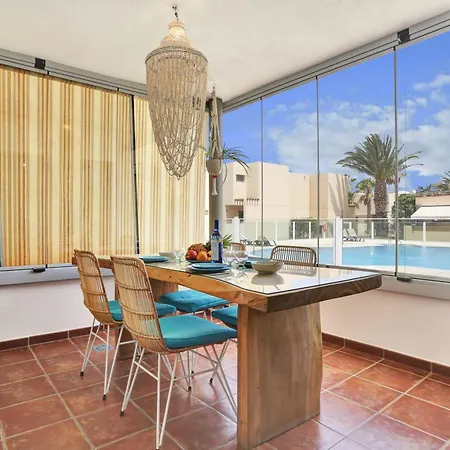 Downwind Villa, Pool, Parking, Fibre Semesterbostad *