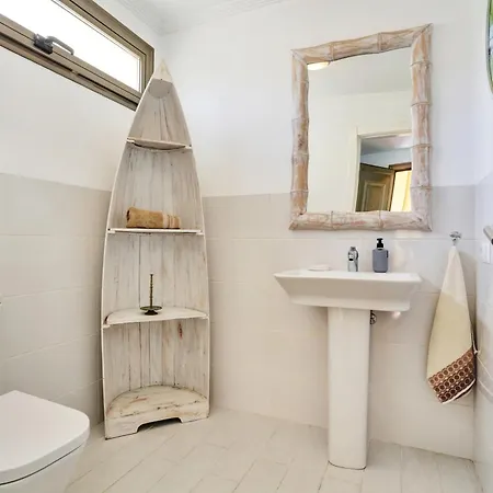 Downwind Villa, Pool, Parking, Fibre *